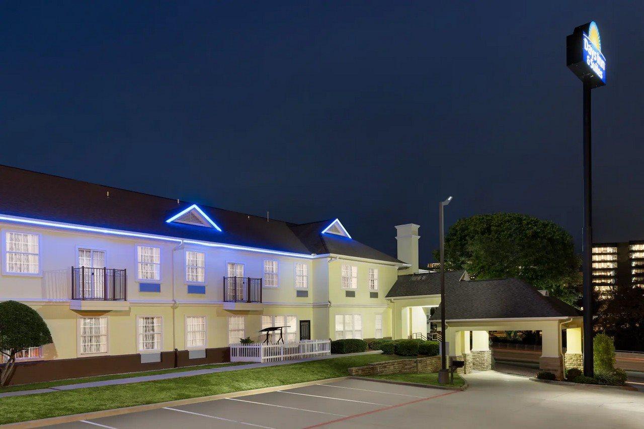 Days Inn & Suites By Wyndham Dfw Airport South-Euless Exterior photo